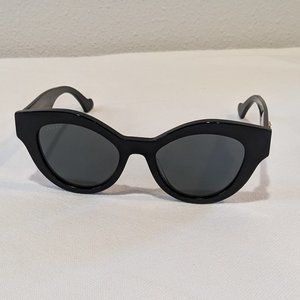 Chic Black Sunglasses